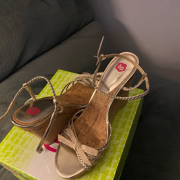 Wedge sandals - Picture 2 of 3